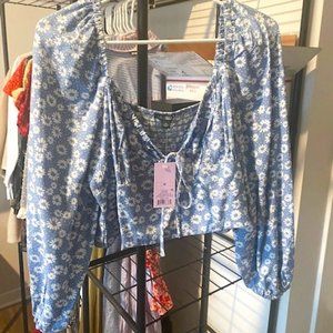 NEW WITH TAGS Wild Fable Blue & White Cropped Boho Blouse with Shirred Sleeves
